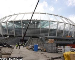В Киеве загорелась крыша стадиона, на котором пройдет финал Евро-2012