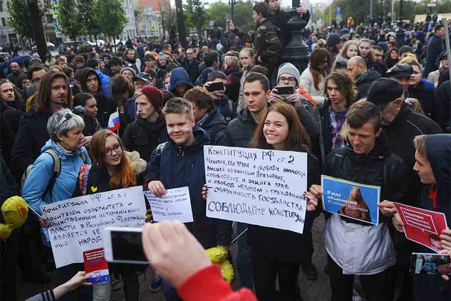 Участники акции двигались по выделенной полосе Тверской улицы, движение транспорта сотрудниками полиции перекрыто не было.