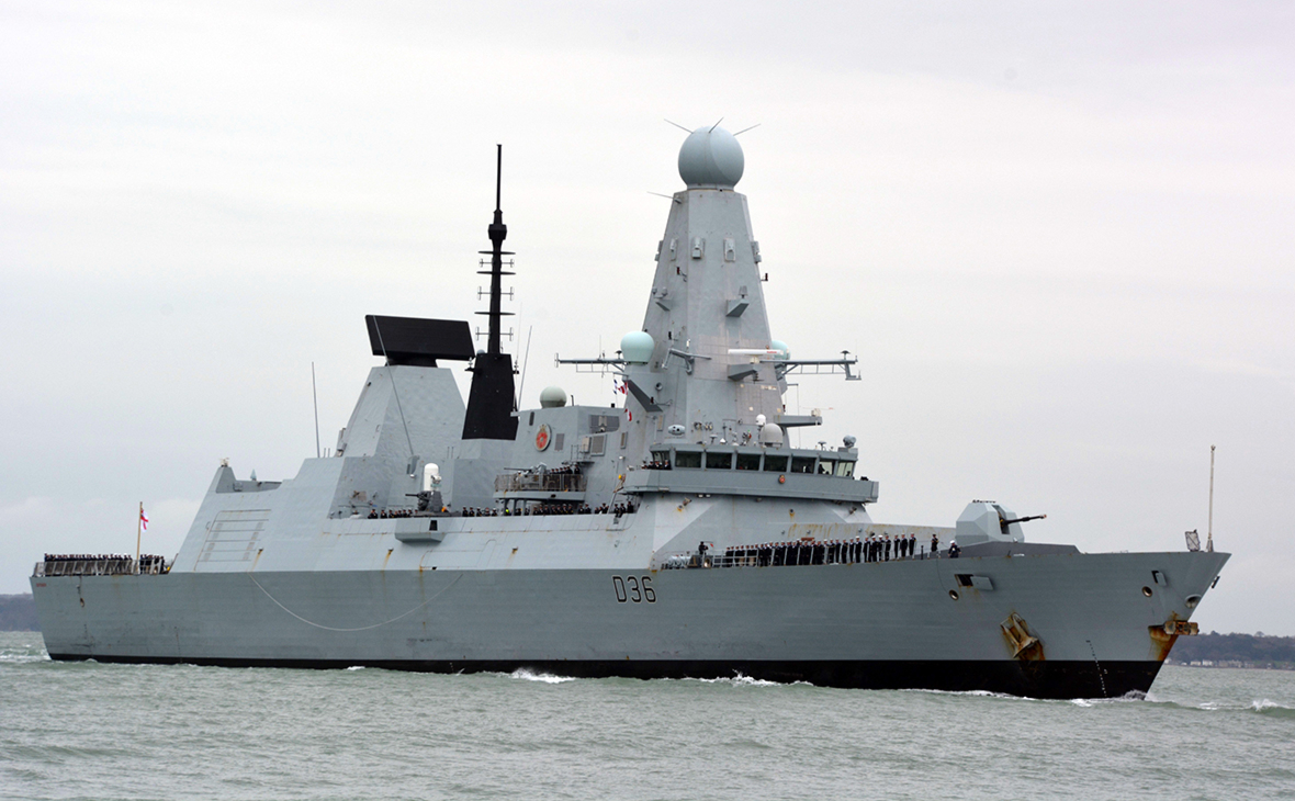 Эсминец HMS Defender