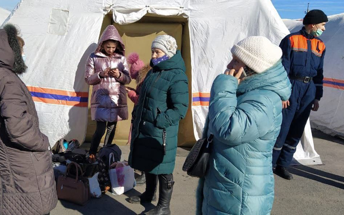 Песков назвал напряженной работу по размещению беженцев из Донбасса