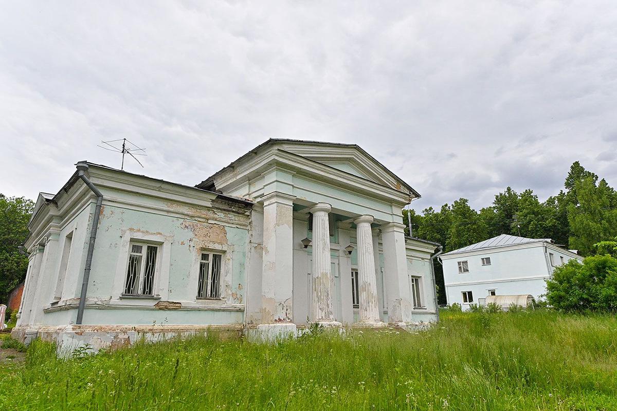 Усадьба Изварино в Новомосковском административном округе