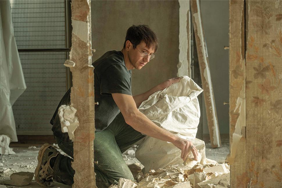 Кадр из фильма &laquo;На работе&raquo;