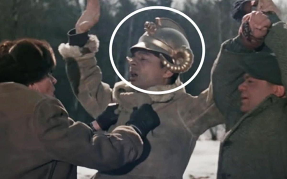 В «Джентльменах удачи» 55 лет не замечали дикий киноляп. Внимание на шлем