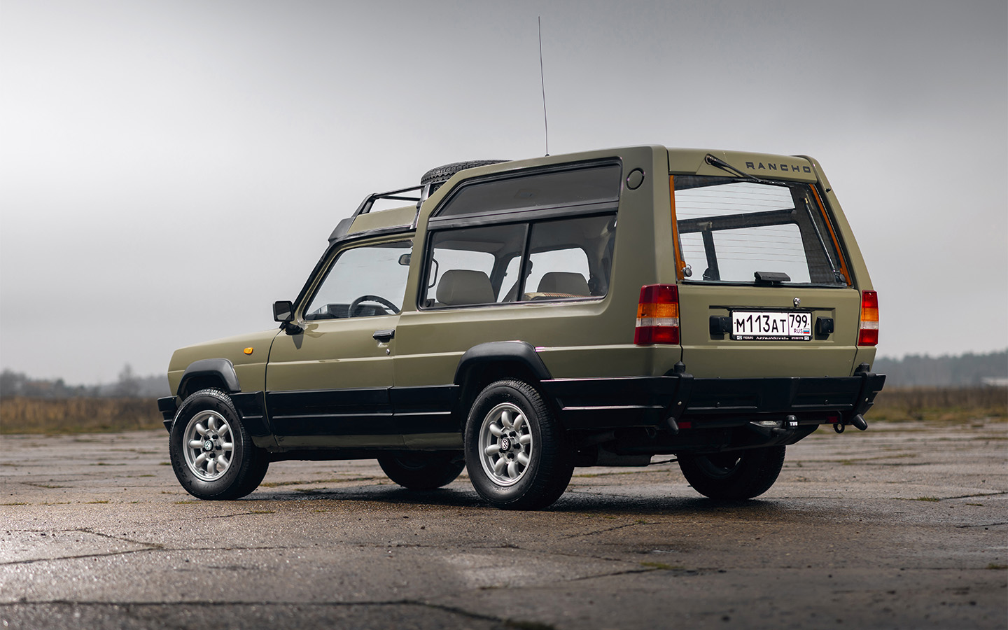 Машина экстравертов: они на виду как в аквариуме. Фаркоп у версий либо стандартный, либо опция. Колеса 14-дюймовые