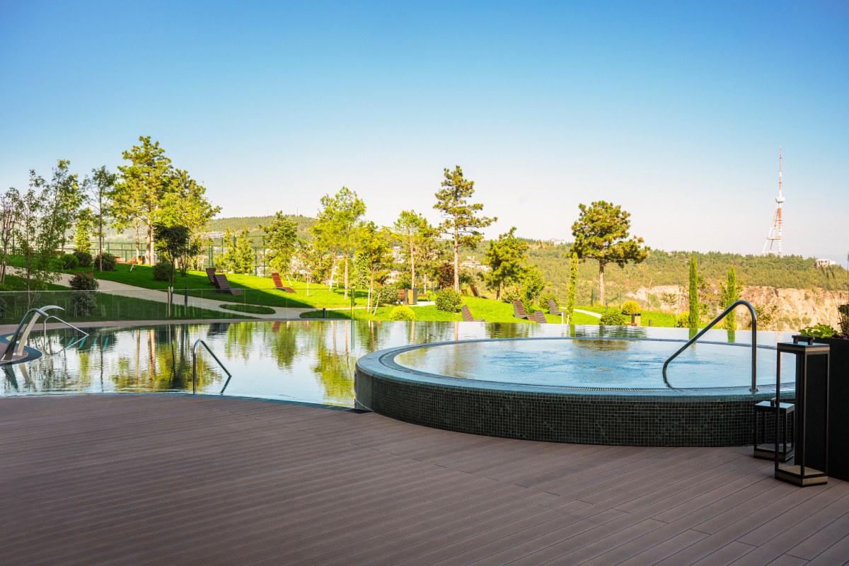 Бассейн на территории отеля Paragraph Golf &amp; SPA Tabori