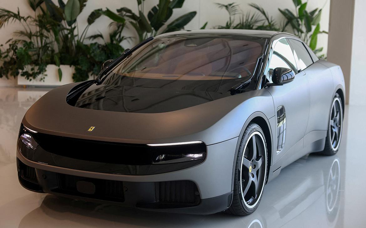 Автодилеры назвали возможную цену первого электрокара Ferrari в России