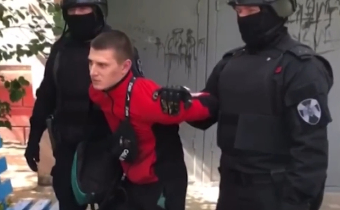 Суд арестовал обвиняемых в краже у сидевшего рядом с Путиным ветерана