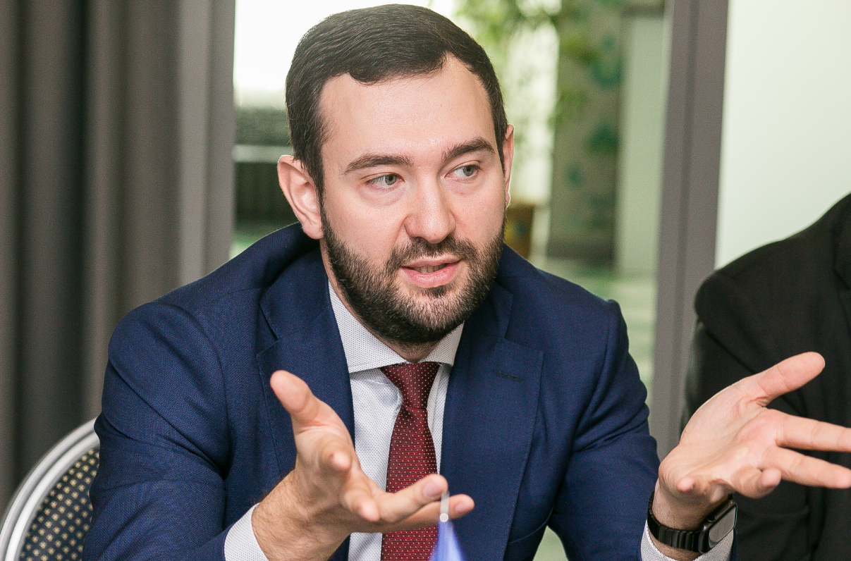 Директор Департамента инвестиционной политики и государственной поддержки предпринимательства Тюменской области Антон Машуков рассказал о льготах и лизинге.
