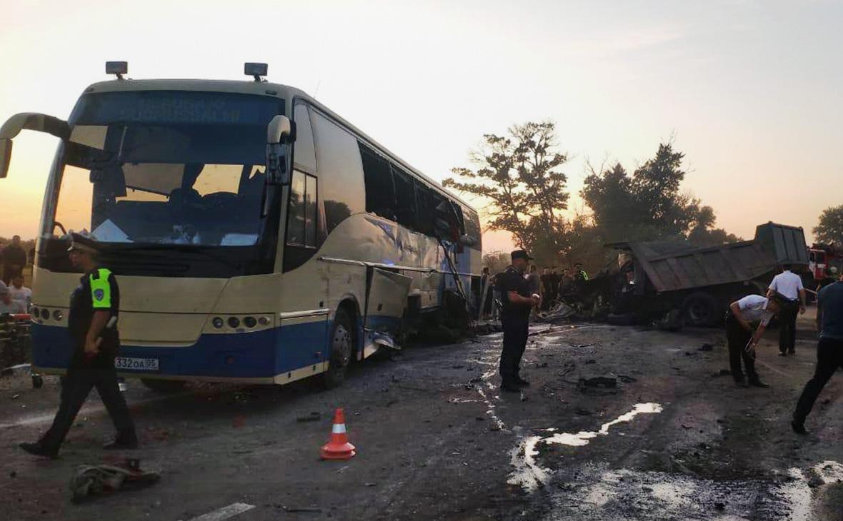 В Дагестане восемь человек погибли в ДТП с автобусом — РБК