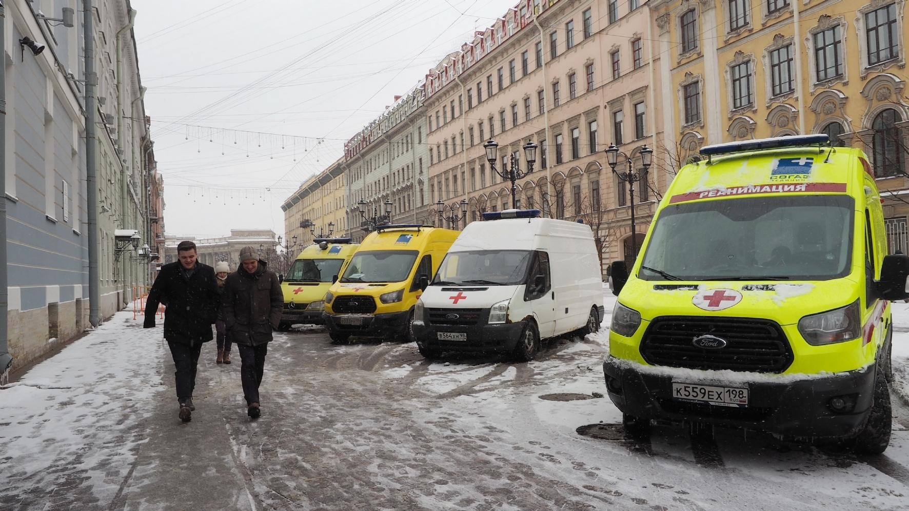 В новогодние праздники в Петербурге введут «усиленное дежурство» врачей —  РБК