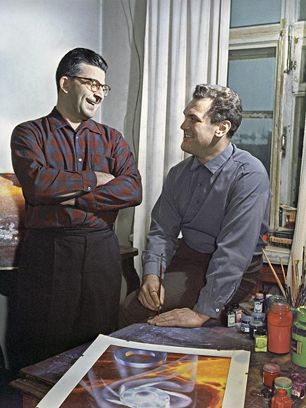 Аркадий Стругацкий и художник-фантаст Андрей Соколов, 1967 год