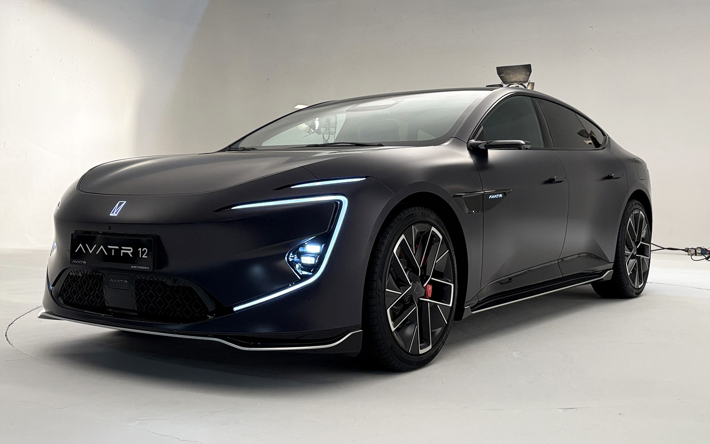 Оптика узнаваемая. Avatr 12 точно не перепутаешь с другой моделью в потоке