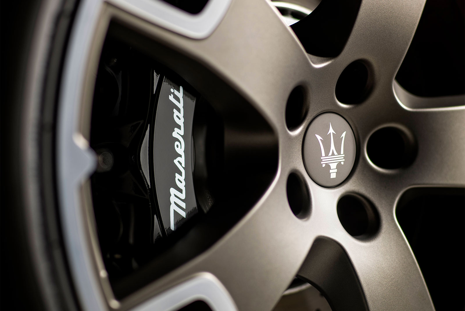 «Maserati — это как балет». Правила жизни кроссовера Levante