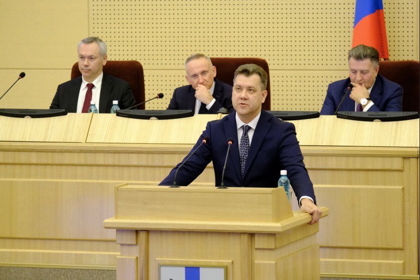 На трибуне&nbsp;&mdash; министр финансов и налоговой политики Новосибирской области Виталий Голубенко