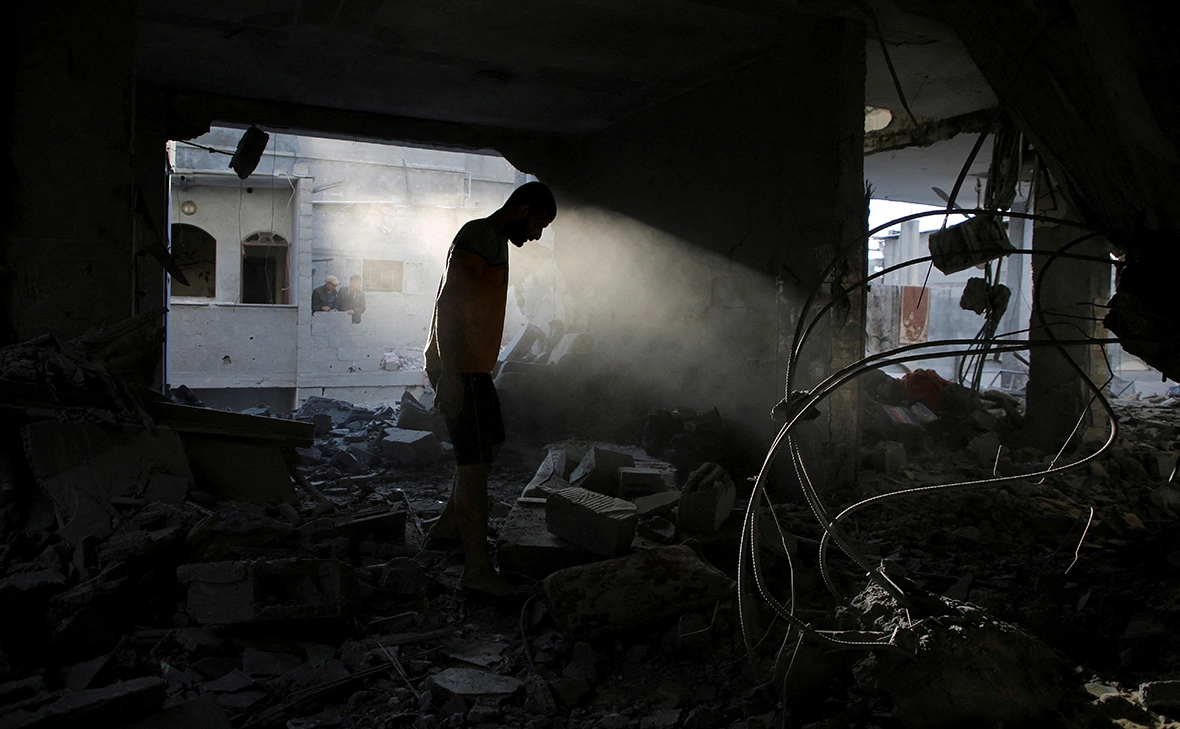 Hatem Khaled / Reuters