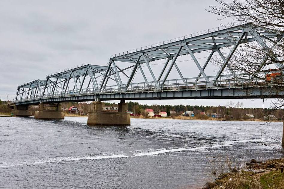 Мост через реку Лугу в поселке Усть-Луга