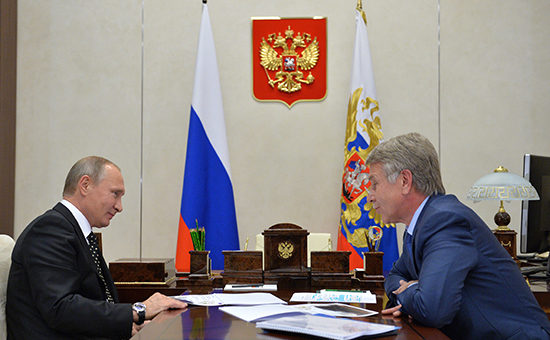 Президент России Владимир Путин и&nbsp;совладелец НОВАТЭКа Леонид Михельсон. 14 ноября 2016 года
