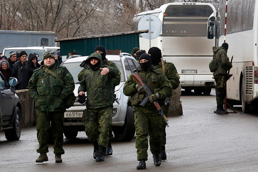 Военнослужащие перед началом обмена пленными между Киевом и ДНР