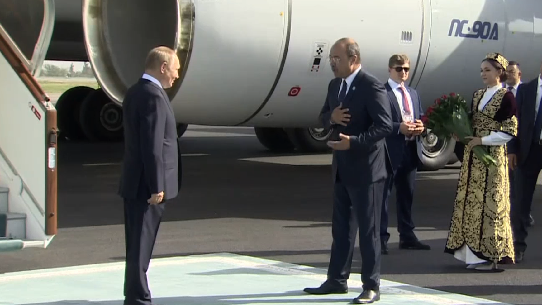 Путин прилетел в Самарканд на саммит ШОС