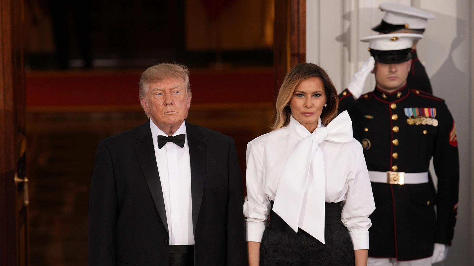 Дональд Трамп и Мелания Трамп ожидают прибытия председателя Китайской Народной Республики Си Цзиньпина и его супруги Пэн Лиюань