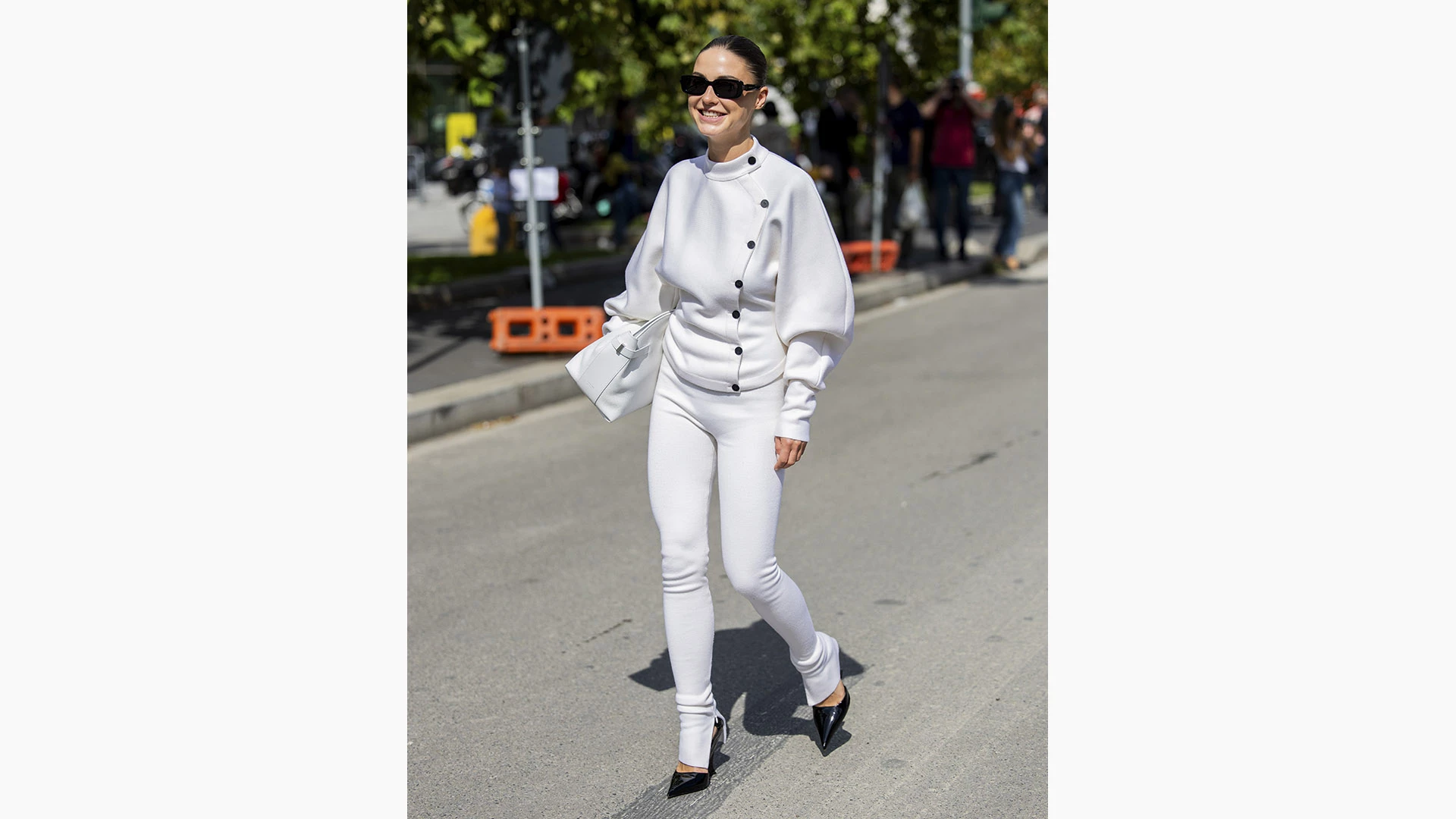 <p>Модный блогер София Роэ во время Недели моды в Милане, 23 сентября 2023 года</p>
