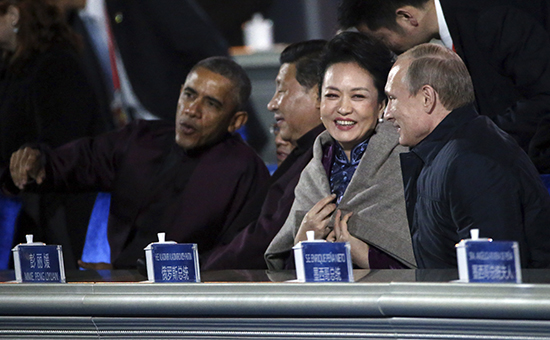 Президент США Барак Обама, первая леди Китая Пэн Лиюань и президент России Владимир Путин (слева направо)