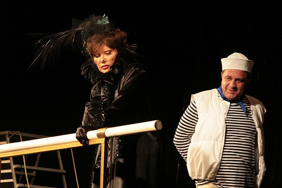 Владимир Стержаков и Людмила Гурченко в спектакле &laquo;Похищение Сабинянинова&raquo;, Благовещенск, 2007 год