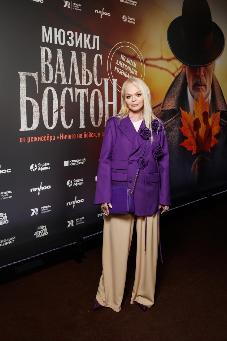 Лариса Долина