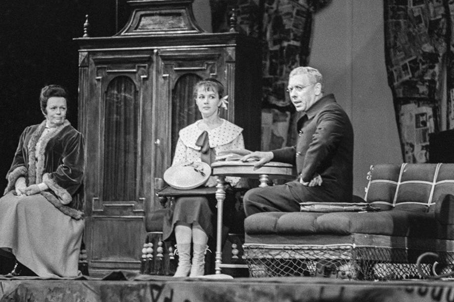 Анатолий Папанов во время спектакля &laquo;Интервенция&raquo;, 1967 год