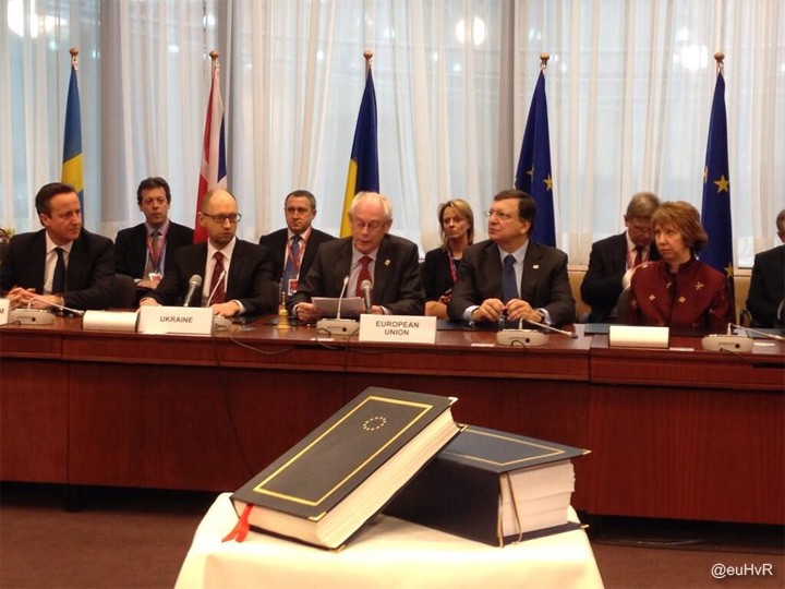 Евросоюз и Украина подписали политическую часть соглашения об ассоциации