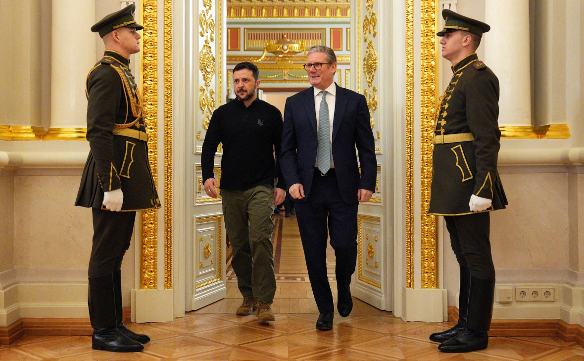 Carl Court / Reuters