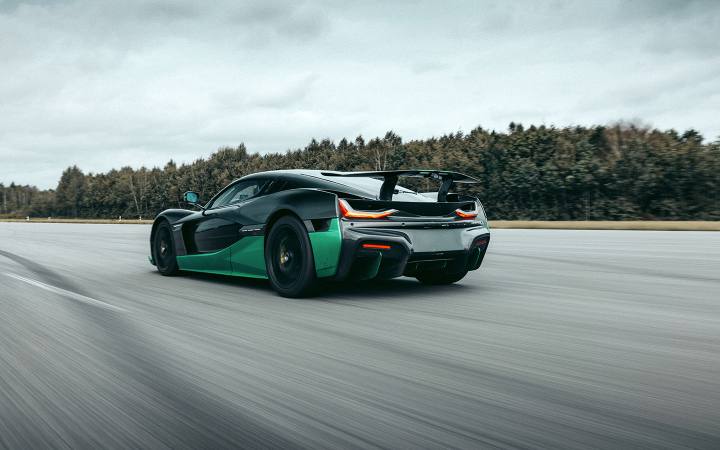 Роль в рекорде Rimac Nevera также сыграли характеристики модели&nbsp;&mdash; мощность 1914 л.с.