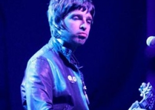 Пьяный гитарист Oasis пытался подарить Мальдини $50 млн