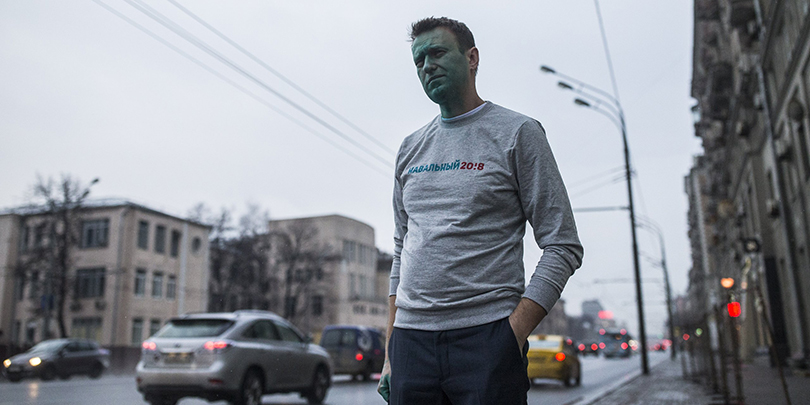 Штаб Навального показал видео нападения на него в Москве