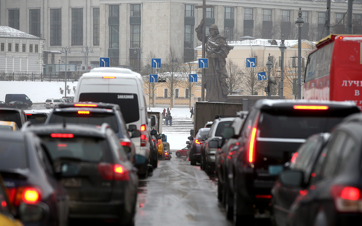 Москвичей предупредили о раннем часе пик на дорогах в пятницу