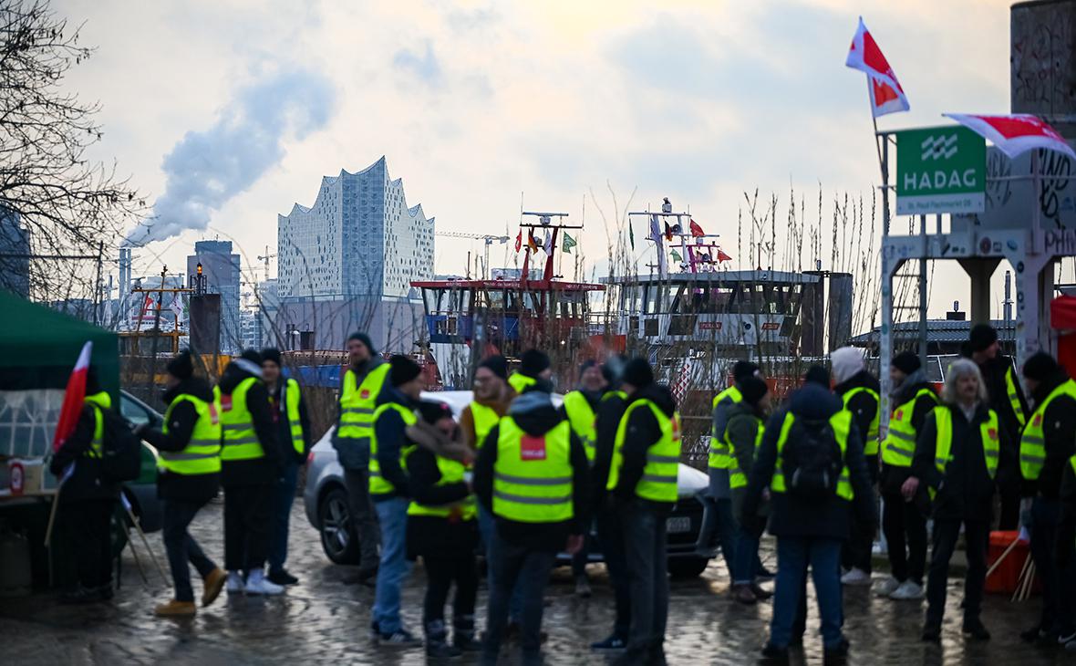 Крупнейший порт Германии закрыли для крупных судов из-за забастовки