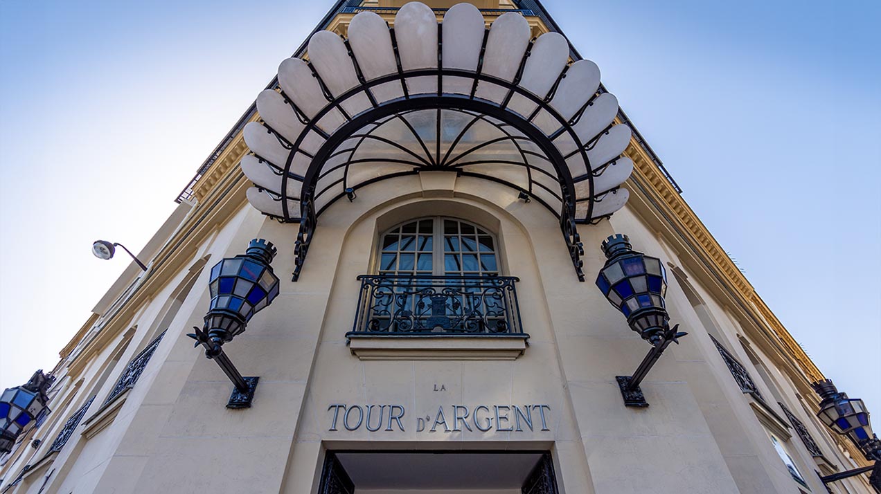 Как работает парижский ресторан со старинными винными подвалами