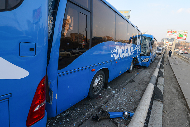 Место столкновения пяти автобусов, перевозивших детей из&nbsp;всероссийского центра &laquo;Океан&raquo; на&nbsp;экскурсию