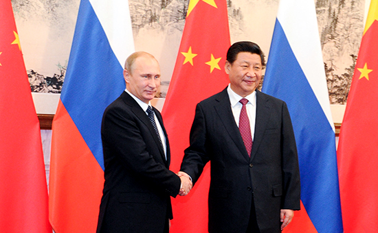 Президент РФ Владимир Путин и председатель КНР Си Цзиньпин (слева направо) во время встречи перед началом саммита АТЭС