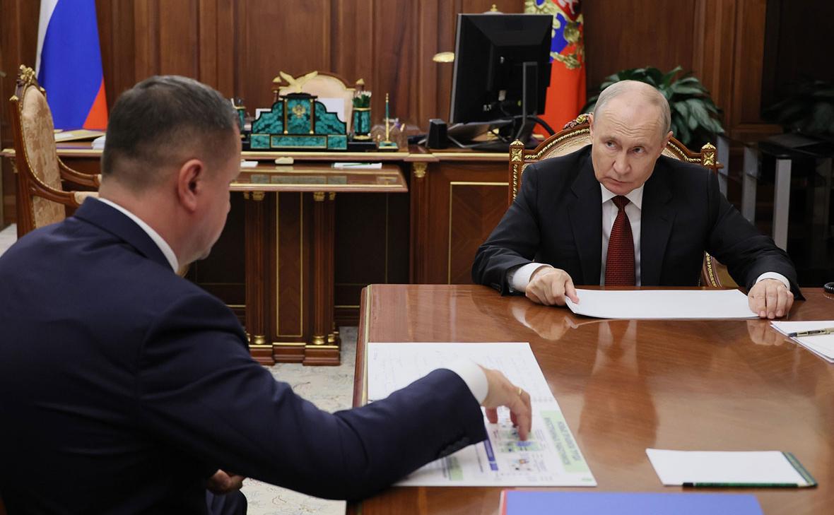 Путин поручил правительству готовить мигрантов к жизни и работе в России