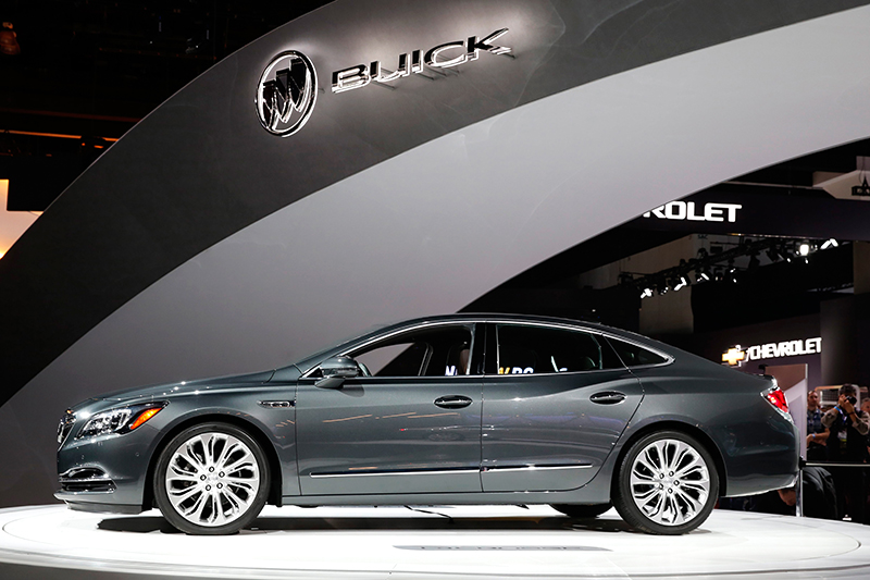 Buick LaCrosse

Два Buick LaCrosse 2011 и&nbsp;2012 года выпуска записаны в&nbsp;реестре федерального имущества на&nbsp;Министерство иностранных&nbsp;дел. На автомобильных сайтах рядом&nbsp;с&nbsp;названием этой модели обязательно фигурирует эпитет luxury. МИДу&nbsp;они, согласно&nbsp;данным реестра, обошлись в&nbsp;1 млн&nbsp;руб. каждая

