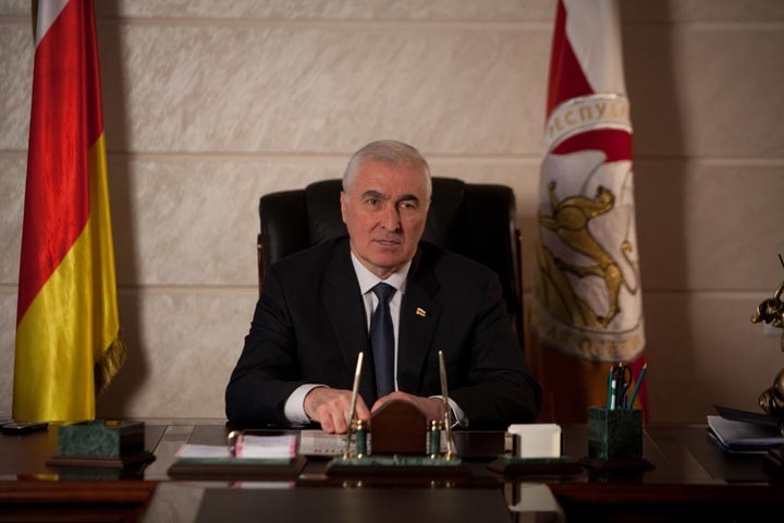 Президент Южной Осетии о планах Грузии и пропавших российских деньгах