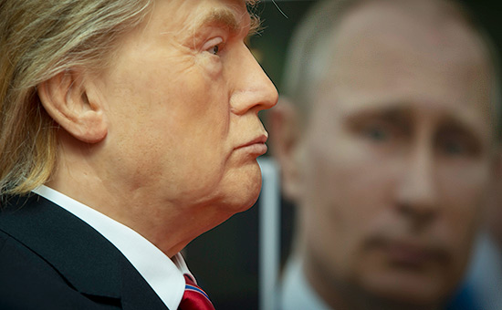 Восковая фигура Дональда Трампа и&nbsp;портрет Владимира Путина


