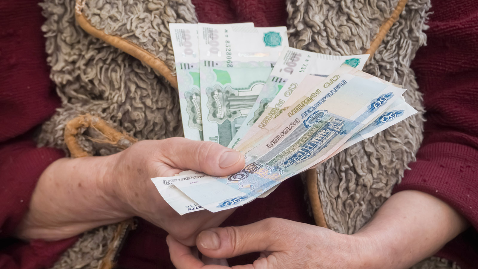 Как индексируют страховые пенсии работающих и неработающих россиян. Важно