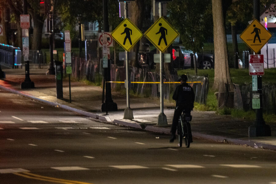 Автомобиль протаранил заграждение в комплексе Белого дома, Вашингтон, 21 октября 2025 года