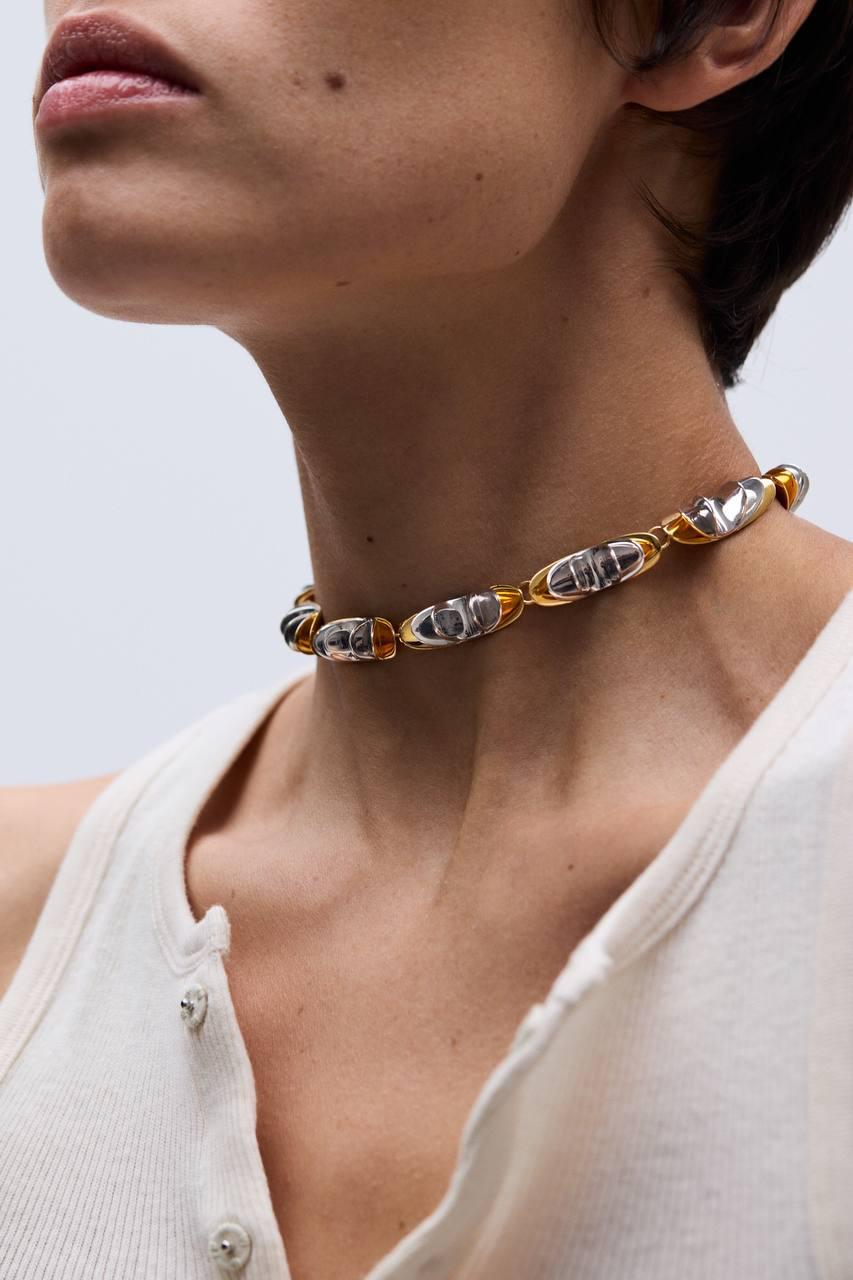 Чокер&nbsp;Avgust, 160 000 руб. (jewelry-in-august.com)