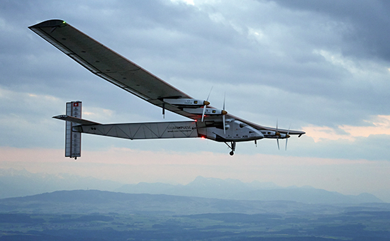 Самолет Solar Impulse 2, работающий на солнечных батареях