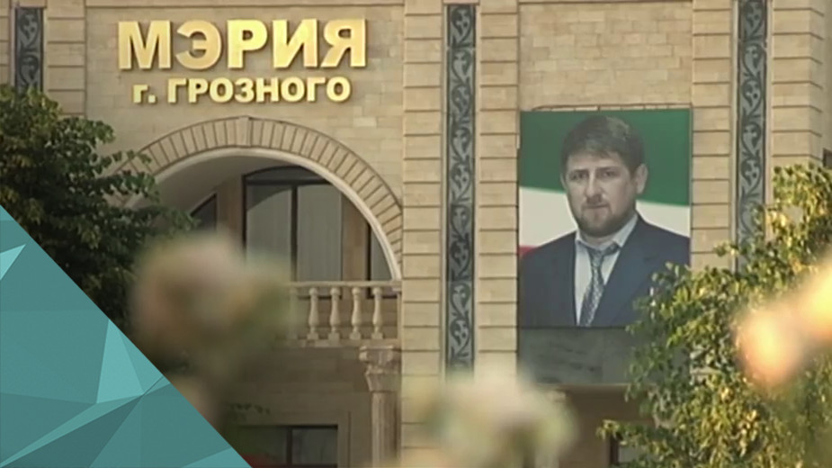 Двое судей в Чечне ушли в отставку из-за критики Рамзана Кадырова
В Чечне ушли в отставку двое судей - городской и районный, которых раскритиковал глава Чечни. Как пишет &laquo;Коммерсант&raquo;, они подали заявления ещё 5 мая, сразу после совещания с Рамзаном Кадыровым.
