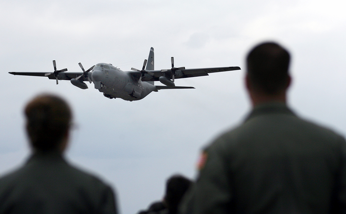 Американский военно-транспортный самолет С-130 Hercules