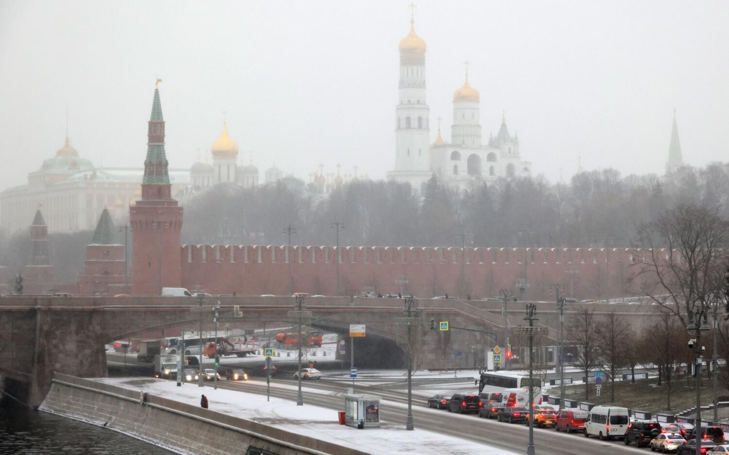 Вид на Москворецкую набережную и на Кремль